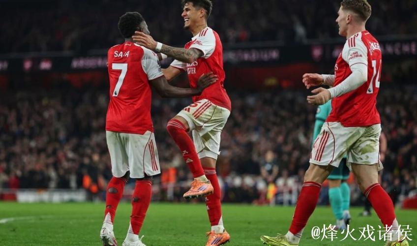 英超-萨卡造乌龙建功 阿森纳2-1险胜狼队稳坐榜首