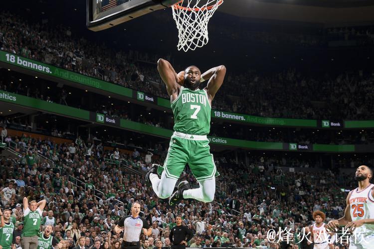 绿军揭幕战狂轰29记三分平纪录,碾压尼克斯获大胜 绿军揭幕战狂轰29记三分平纪录,碾压尼克斯获大胜