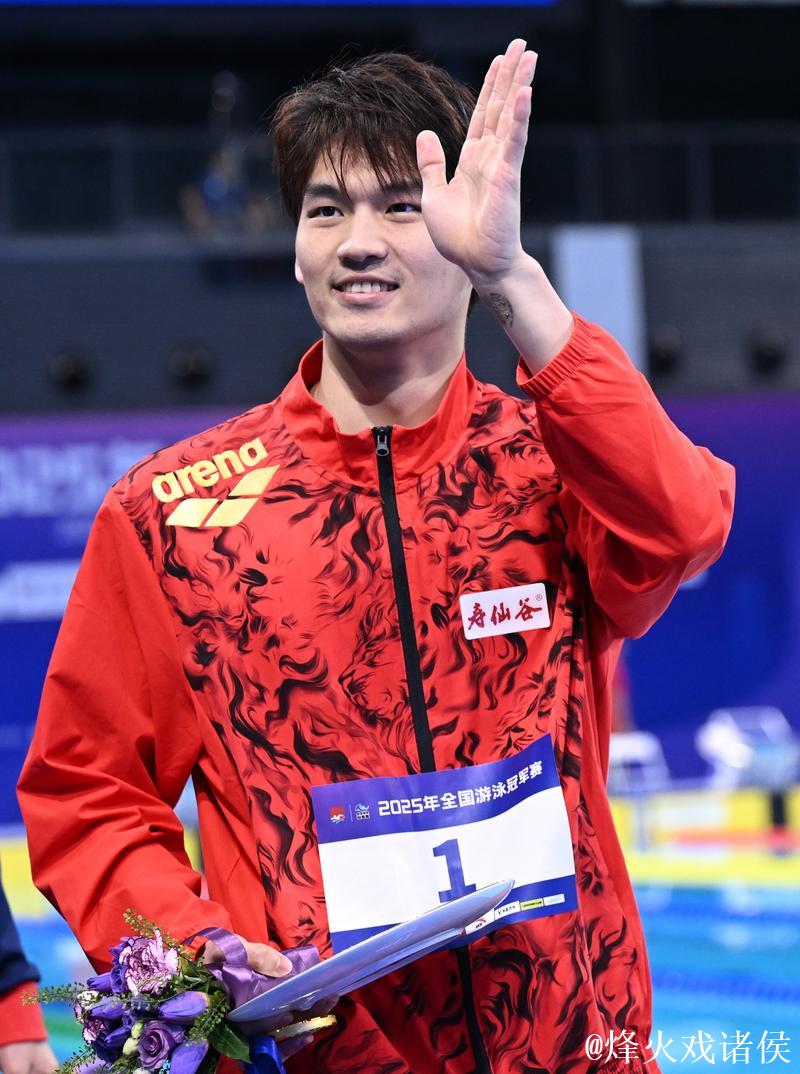 全运会游泳男子50米仰泳半决赛 徐嘉余刷新全国纪录 全运会游泳男子50米仰泳半决赛 徐嘉余刷新全国纪录